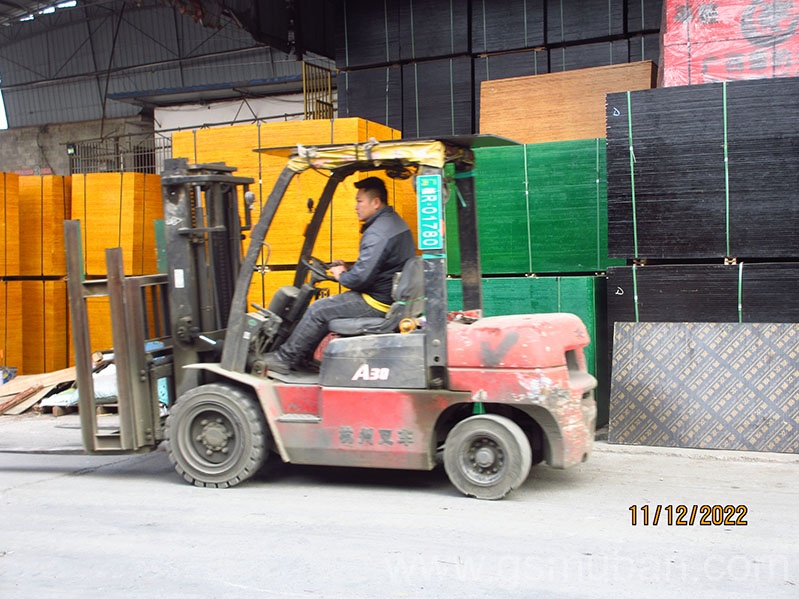 **發(fā)30車建筑模板，怪獸木業(yè)勁爆的**
